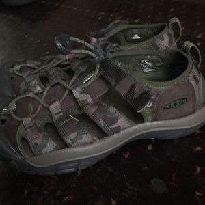 Keen boys sandals size 4